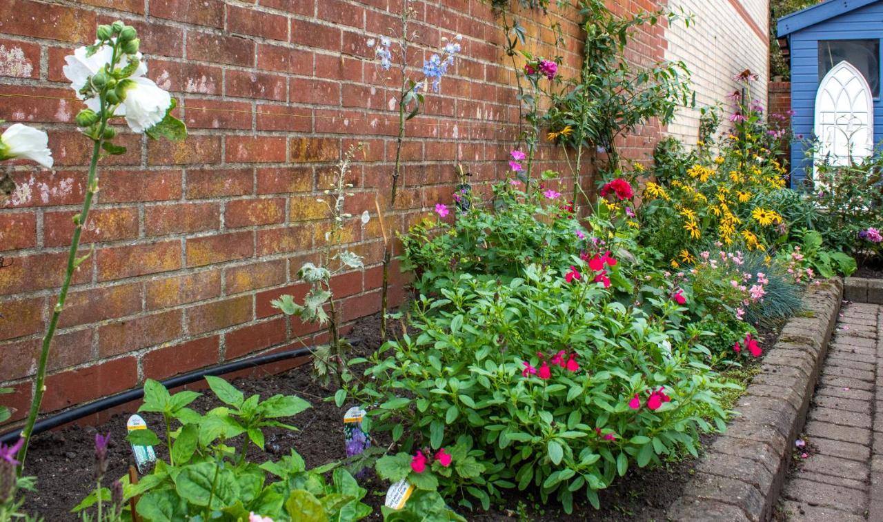 Stylish Town Centre House With Garden And Parking Opposite Villa Bury St. Edmunds Buitenkant foto